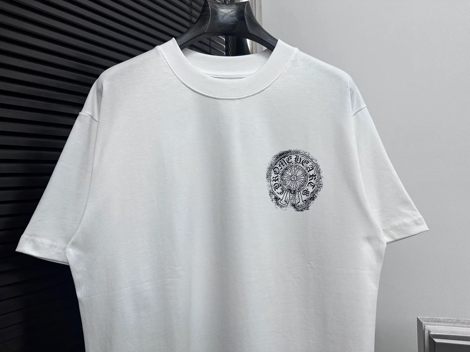 🅿️170 【ChromeHearts】Chrome Hearts 25ss printed round neck T-shirt Original fabric Official same style Short-sleeved T-shirt Customized 260g vat-dyed fabric Very comfortable to the touch Latest brick cabinet synchronization for spring and summer Fashionable and personalized Super versatile and good-looking Very suitable for both men and women A must-have style Tag Collar label Washed wheat Complete with three standards Color: Black White Size: XS-L